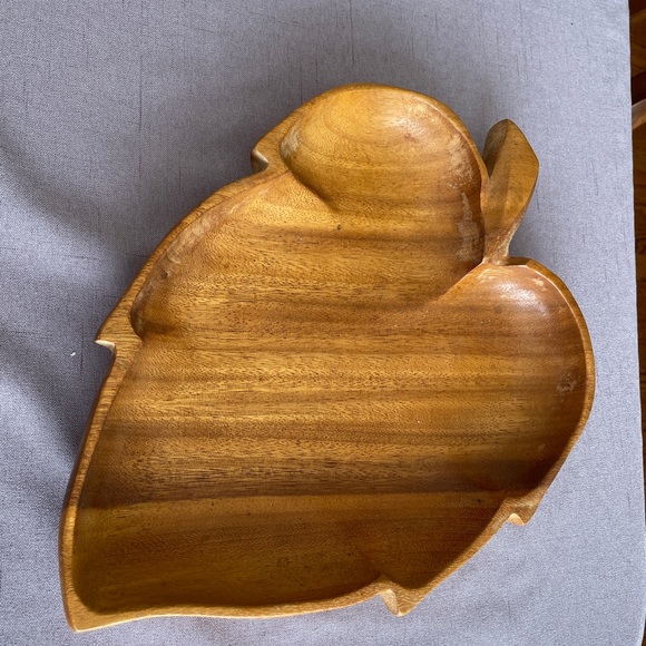 Vintage Monkey Pod Wood Carved Hawaiian Leaf Bowl.  15” long x 10.5” wide - Picture 2 of 4